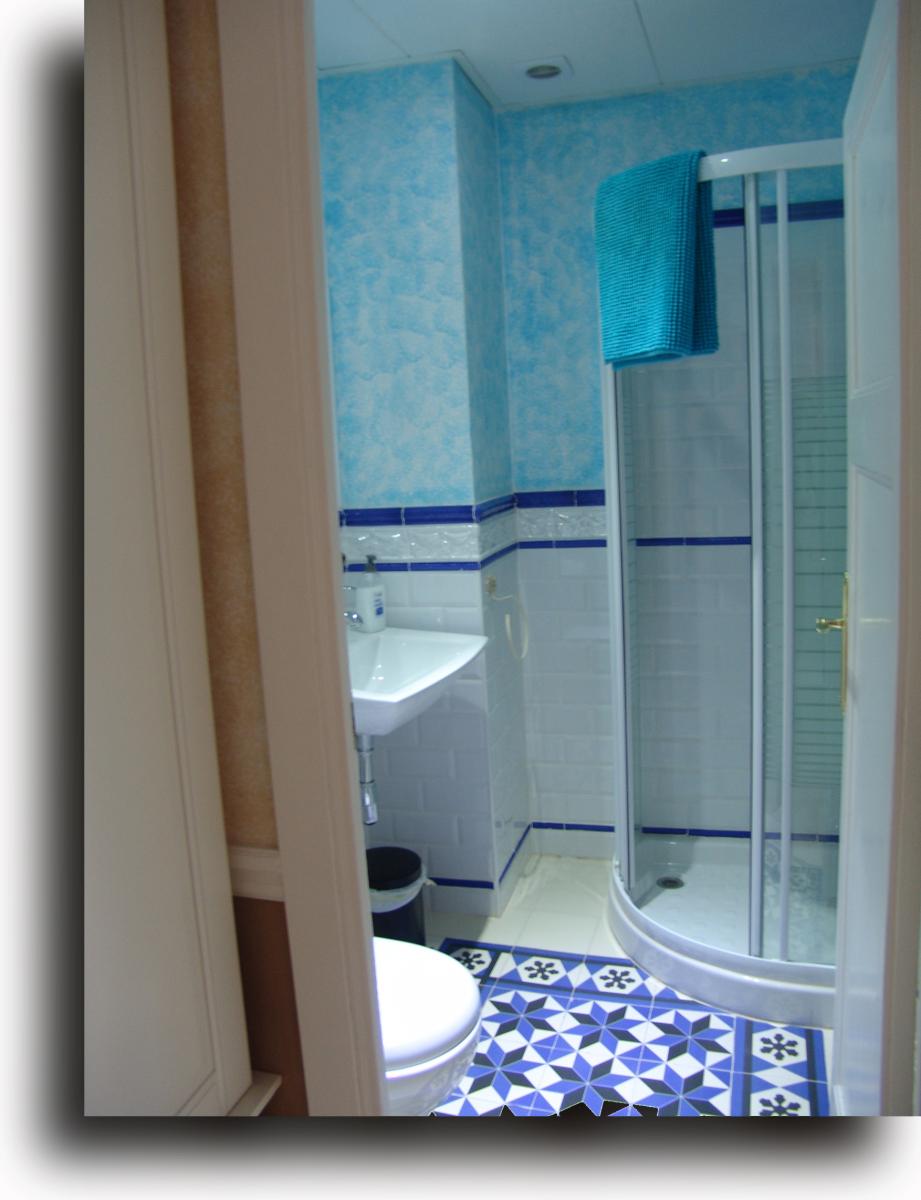 8n.Pou-Cadena-1o-bano.2