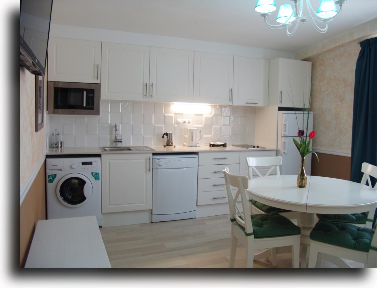 8p.Pou-Cadena-4o-salon.1