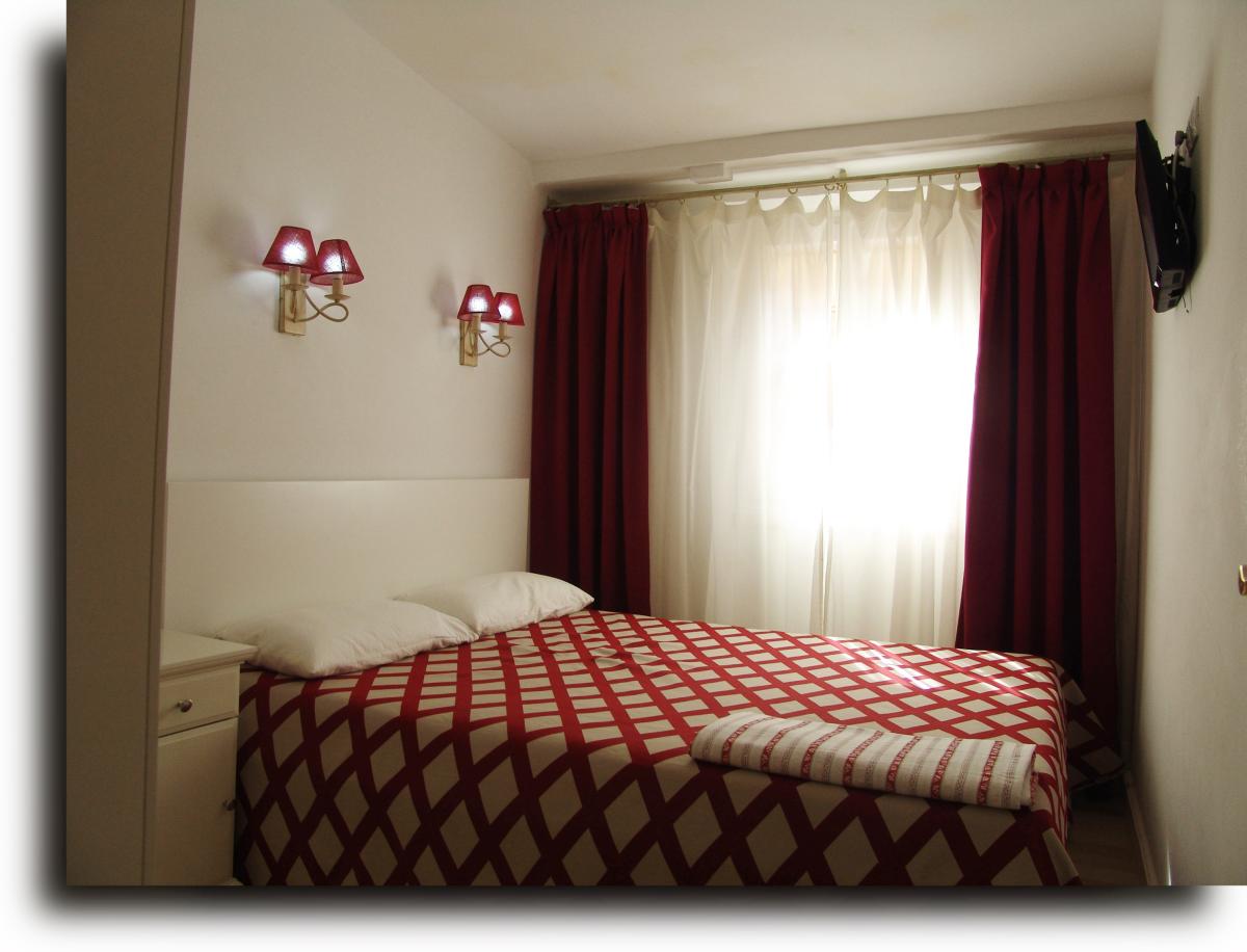 8s.Pou-Cadena-4o-hab.1